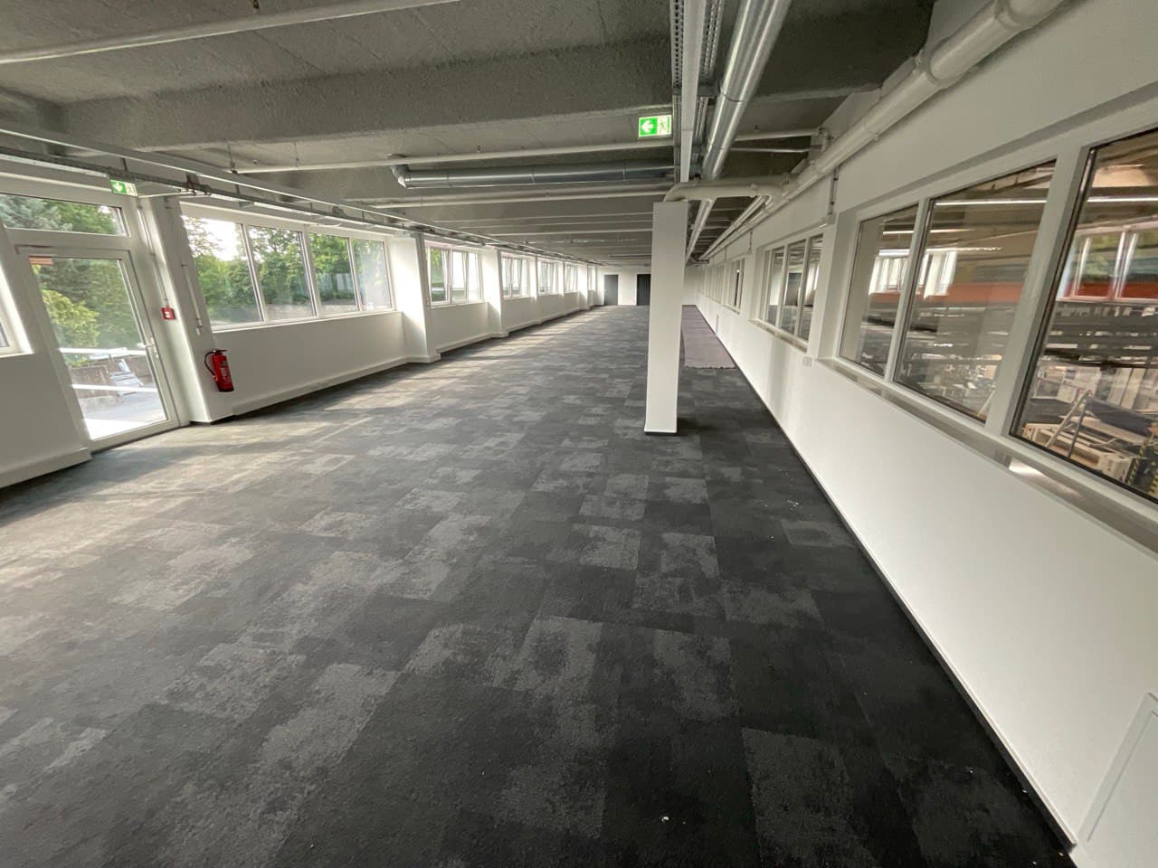 Leere Bürofläche nach der Gewerbeentrümpelung