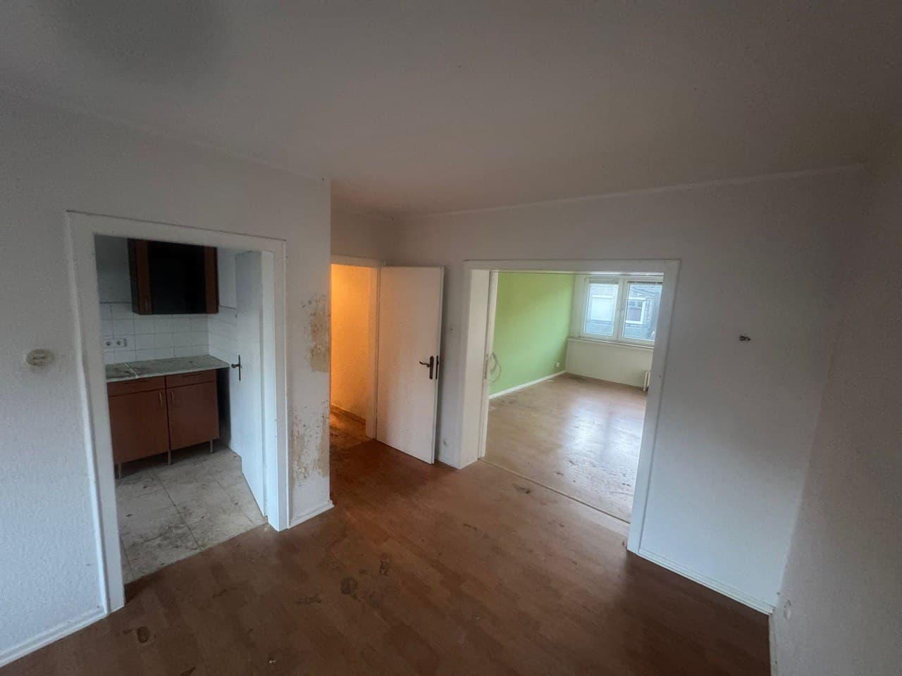 Messie-Wohnung — 2 Zimmer — Bild 1